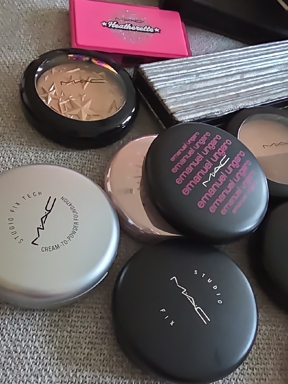 MAC Cosmetics Vintage Compacts And Colors - Picture 3 of 9
